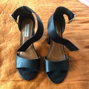 Steve Madden Estoria Black Leather Ankle Strap Sandals Size 7